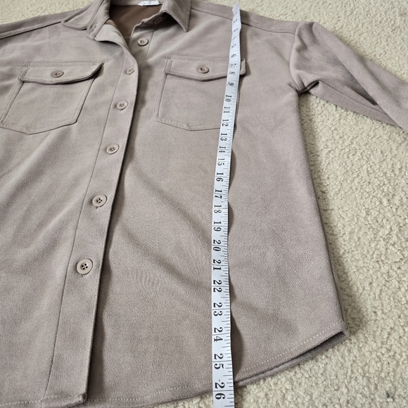 Lightweight Button Down Shacket - Picture 4 of 7